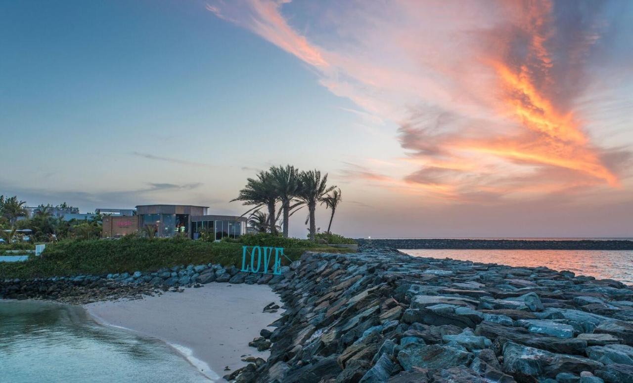 Nurai Island, Saadiyat Hotell Abu Dhabi Eksteriør bilde Sunset at Al Bandar, Al Reef, Abu Dhabi
